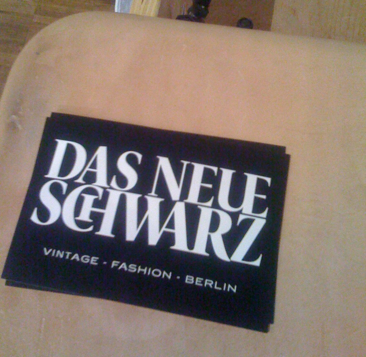 <!--:en-->I Just Adore !!!”Das Neue Schwarz”!!! The Vintage Hand Shop in Berlin Mitte<!--:-->